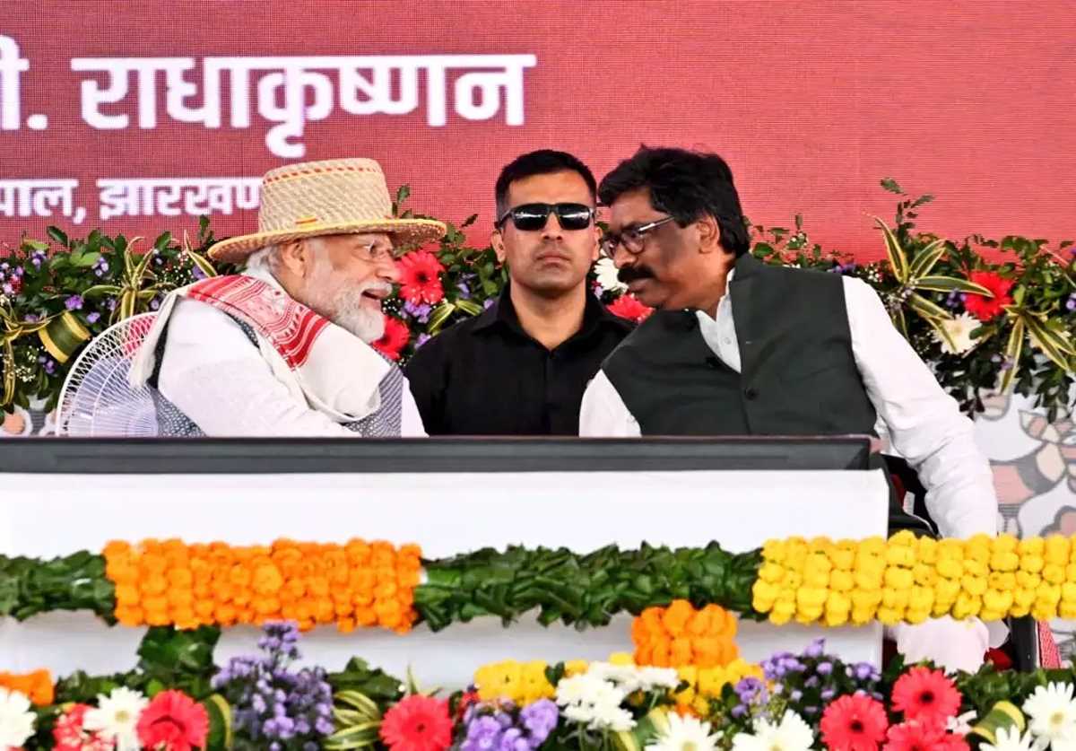 पीएम मोदी और झारखंड के सीएम हेमंत के बीच बन रही है नई केमिस्ट्री !